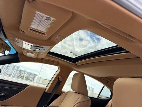 Certified 2022 Lexus ES 350 w/ Premium Package image 22