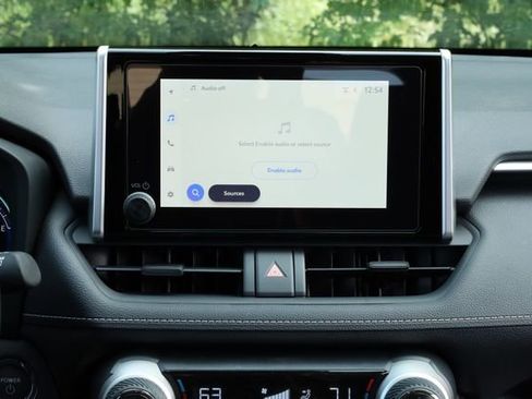 Used 2025 Toyota RAV4 XLE image 33