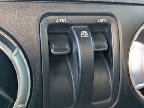 Used 2017 Jeep Wrangler Sahara w/ Connectivity Group image 21