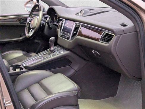 Used 2018 Porsche Macan Turbo image 21
