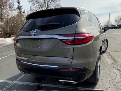 Used 2020 Buick Enclave Essence image 8
