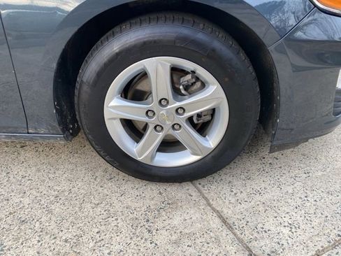 Used 2020 Chevrolet Malibu LS image 24