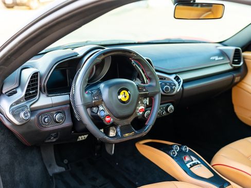 Used 2012 Ferrari 458 Italia Coupe RWD image 17