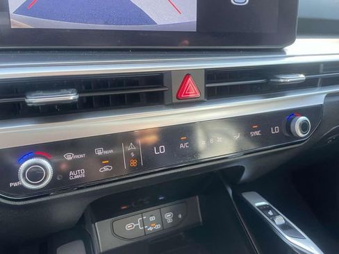 Certified 2024 Kia Sorento S FWD image 38