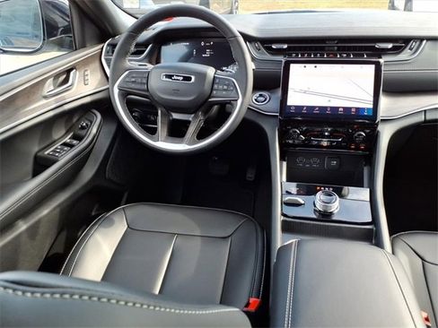 New 2025 Jeep Grand Cherokee L Limited image 4