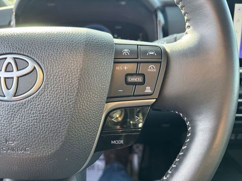 Used 2025 Toyota Camry SE image 28