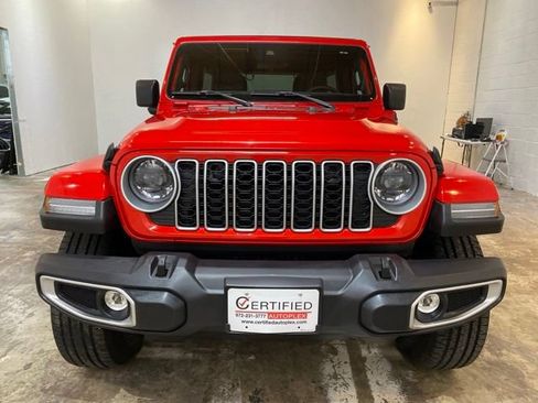 Used 2025 Jeep Wrangler Unlimited Sahara w/ Safety Group AWD/4WD image 8