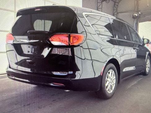Used 2024 Chrysler Voyager LX FWD image 5