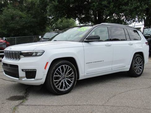 Used 2023 Jeep Grand Cherokee L Summit AWD/4WD image 3