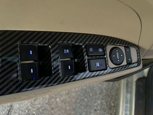 Used 2017 Hyundai Elantra SE image 16