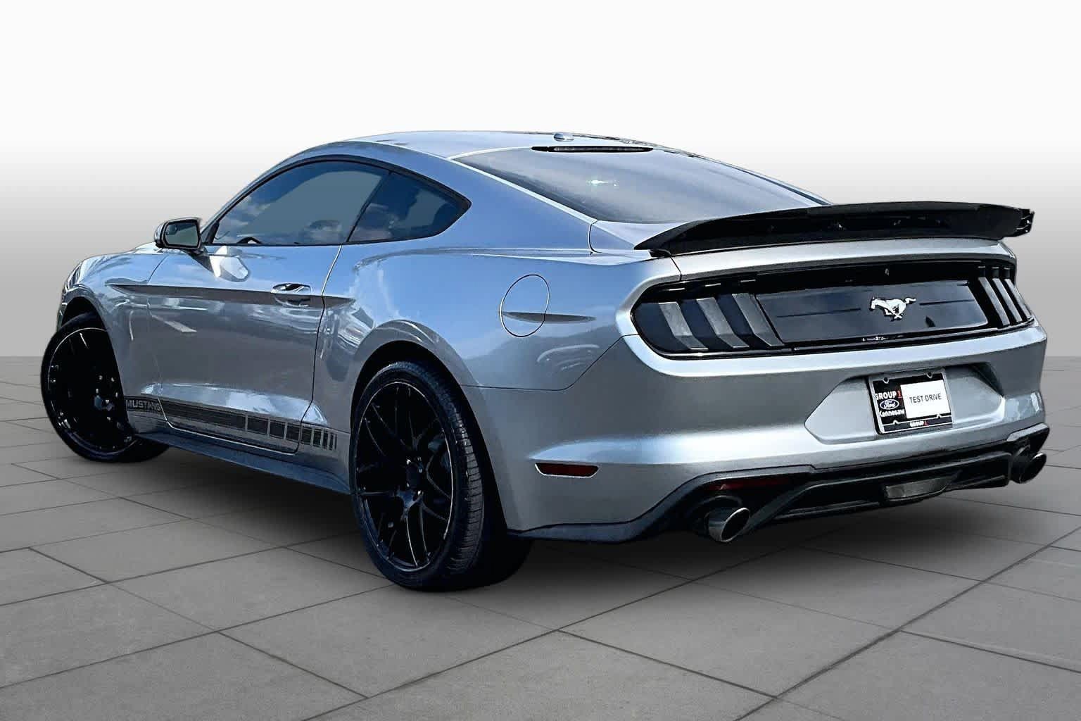 Used 2020 Ford Mustang Coupe RWD image 12