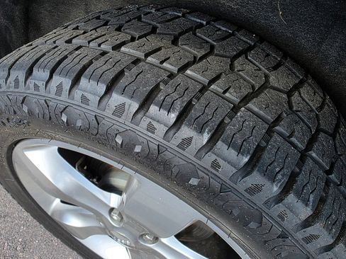 Used 2011 Jeep Grand Cherokee Overland AWD/4WD image 5