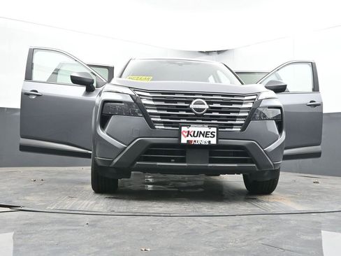 Used 2025 Nissan Rogue SV FWD image 70