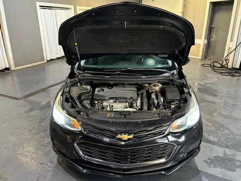 Used 2017 Chevrolet Cruze LS FWD image 23