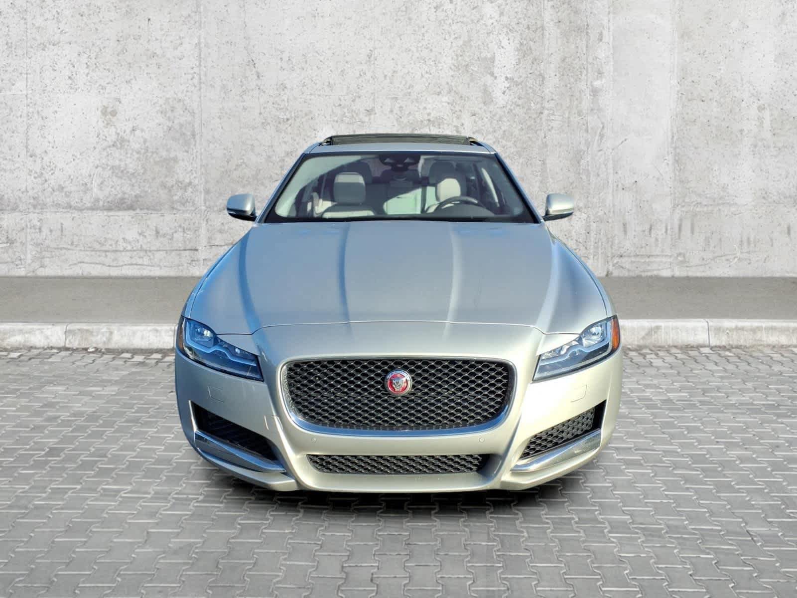 Used 2017 Jaguar XF Prestige RWD image 3