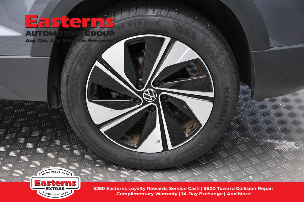 Used 2025 Volkswagen Taos SE AWD/4WD image 9