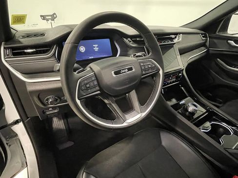 Used 2023 Jeep Grand Cherokee Altitude image 22