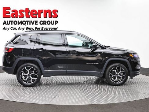 Used 2025 Jeep Compass Limited AWD/4WD image 4