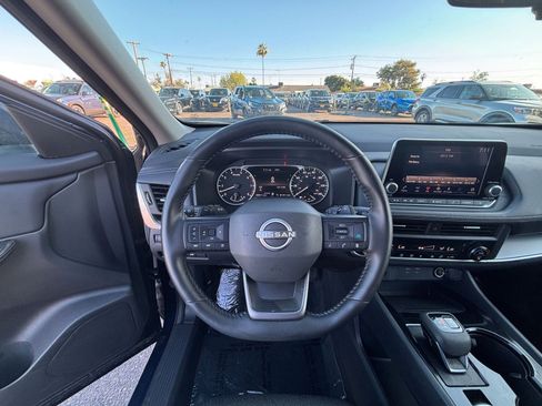 Used 2025 Nissan Rogue SV FWD image 36