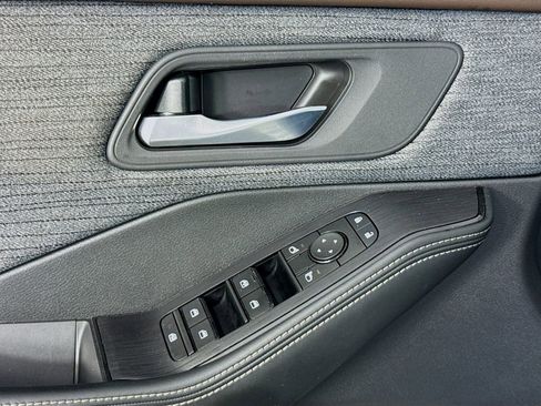 Used 2023 Nissan Rogue SV image 19