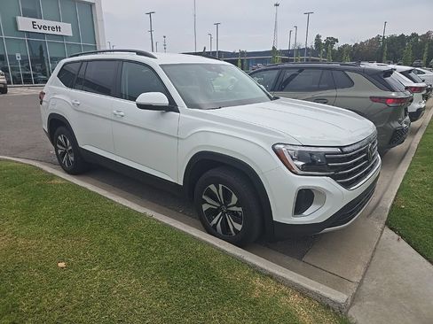 Used 2024 Volkswagen Atlas SE FWD image 2