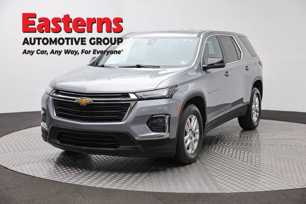 Used 2023 Chevrolet Traverse LS FWD image 1