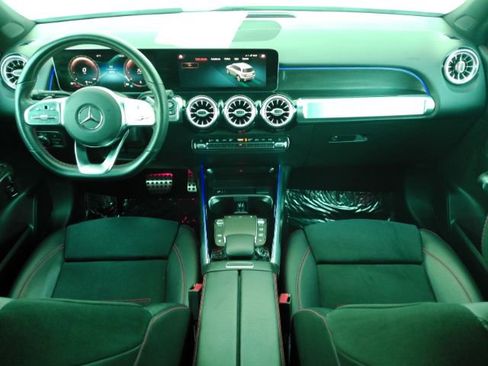 Used 2021 Mercedes-Benz GLB 250 image 3