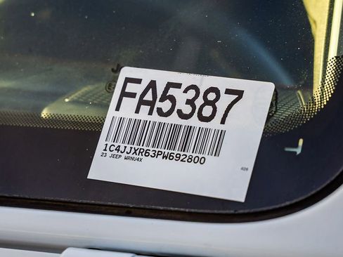 Used 2023 Jeep Wrangler Unlimited Rubicon 4xe image 33