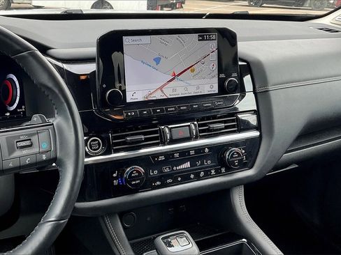 Used 2024 Nissan Pathfinder Platinum image 6