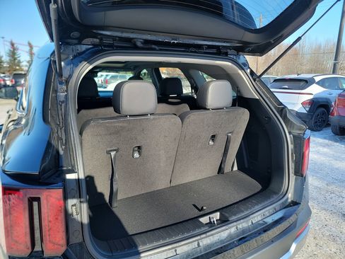 Used 2024 Kia Sorento S w/ Panoramic Sunroof Package image 25