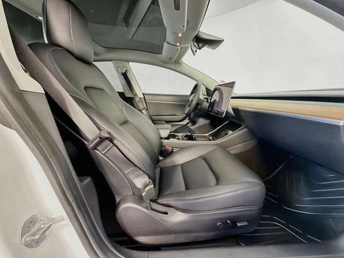 Used 2020 Tesla Model 3 Standard Range Plus RWD image 32