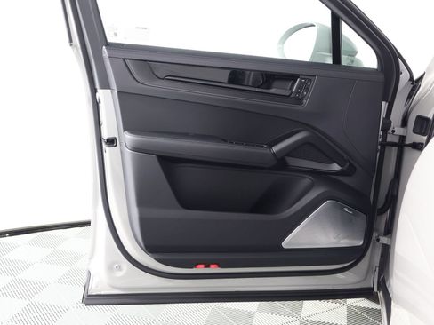 New 2026 Porsche Cayenne GTS AWD/4WD image 21
