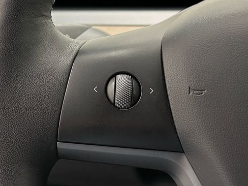 Used 2022 Tesla Model Y Performance image 25