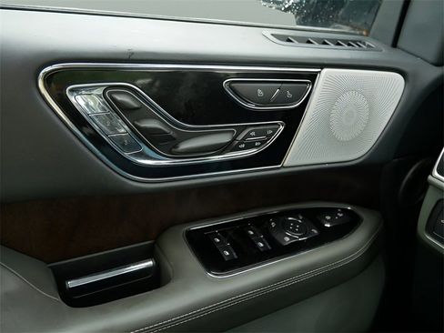 Used 2022 Lincoln Navigator Black Label image 17