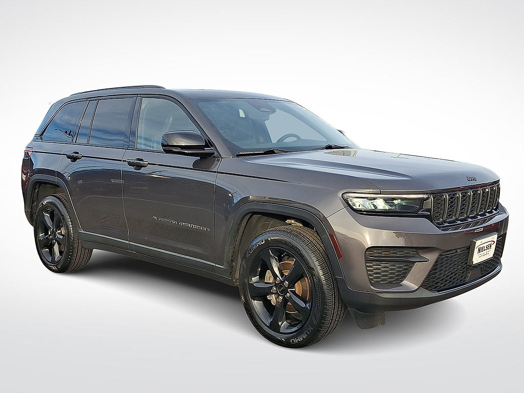 Used 2023 Jeep Grand Cherokee Altitude AWD/4WD image 1