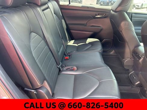 Used 2020 Toyota Highlander XLE AWD/4WD image 8
