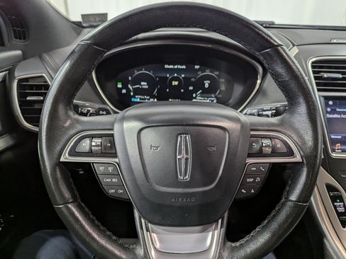 Used 2019 Lincoln Nautilus Premier AWD/4WD image 17