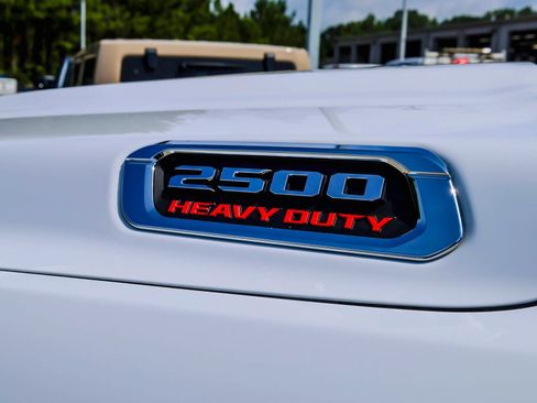Used 2025 RAM 2500 Laramie AWD/4WD image 3