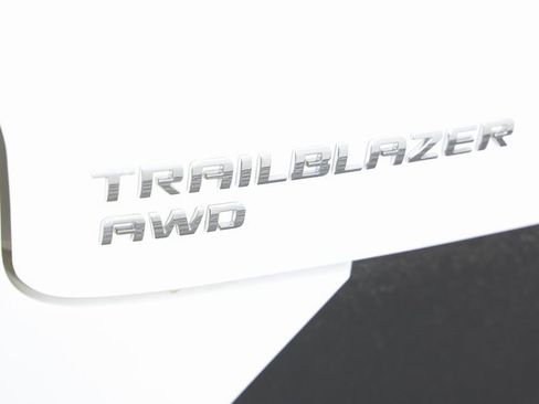 Used 2025 Chevrolet TrailBlazer LT image 8