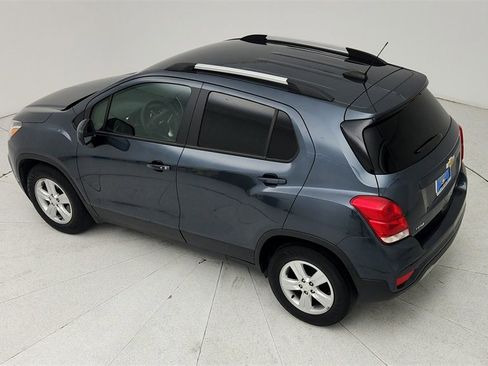 Used 2022 Chevrolet Trax LT w/ LT Convenience Package image 35