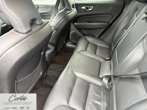 Used 2023 Volvo XC60 B5 Plus image 13