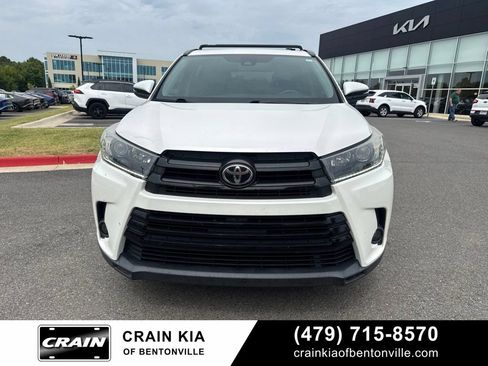 Used 2019 Toyota Highlander SE FWD image 17