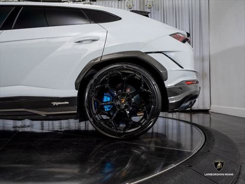 Used 2024 Lamborghini Urus Performante AWD/4WD image 14