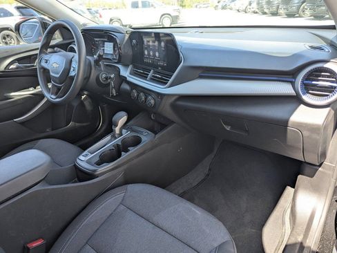 Used 2024 Chevrolet Trax LS w/ LS Convenience Package FWD image 18