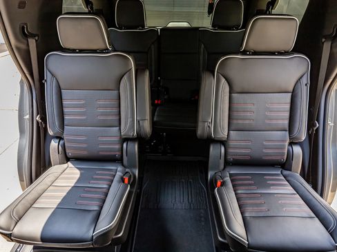 Used 2026 GMC Yukon AT4 Ultimate w/ LPO, Floor Liner Package AWD/4WD image 37