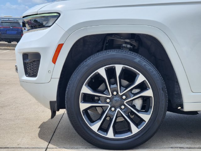 Used 2022 Jeep Grand Cherokee Overland w/ Luxury Tech Group IV AWD/4WD image 8