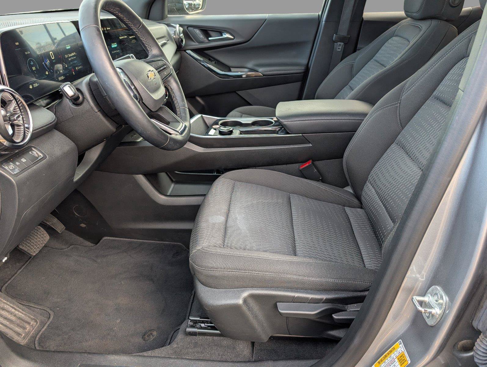 Used 2026 Chevrolet Equinox LT FWD image 3