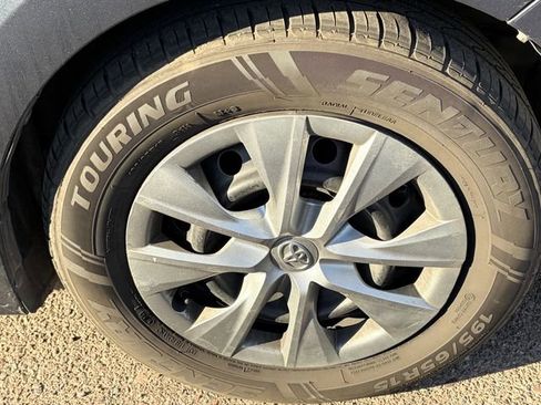 Used 2016 Toyota Corolla L image 4