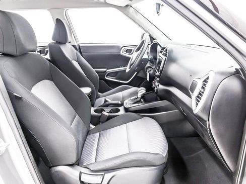 Used 2023 Kia Soul LX FWD image 31