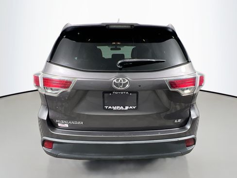 Used 2015 Toyota Highlander Plus FWD image 6